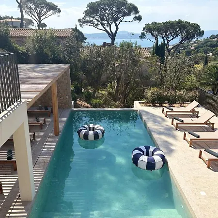 Stunning Home Blends Minimalist Luxury With Comfort * Sainte-Maxime