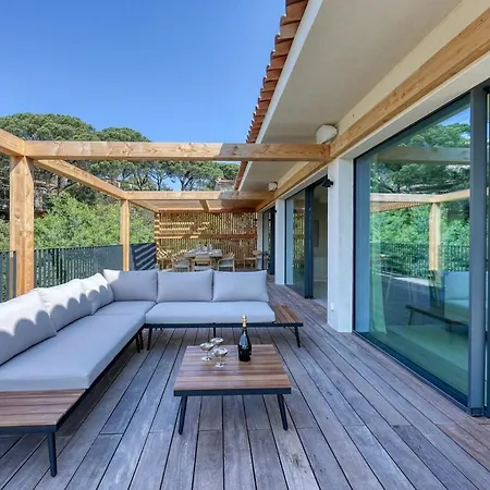 Stunning Home Blends Minimalist Luxury With Comfort