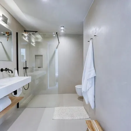 Apartment Stunning Home Blends Minimalist Luxury With Comfort *