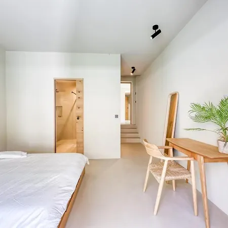 Stunning Home Blends Minimalist Luxury With Comfort Apartment *