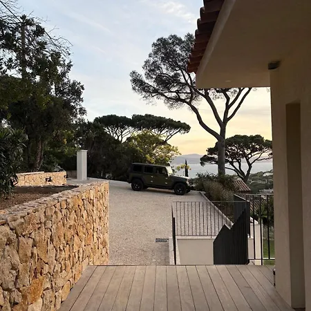 Stunning Home Blends Minimalist Luxury With Comfort * Sainte-Maxime