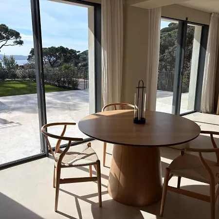 Stunning Home Blends Minimalist Luxury With Comfort Sainte-Maxime