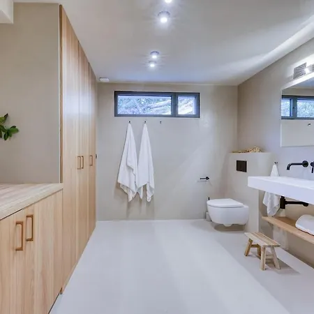 Apartment Stunning Home Blends Minimalist Luxury With Comfort *
